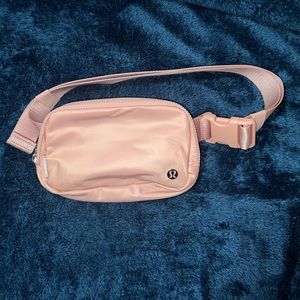 Lululemon Everywhere Belt Bag 1L in Pink Pastel